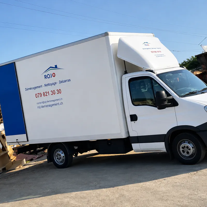 Le camion de ROJ lors d'un débarras