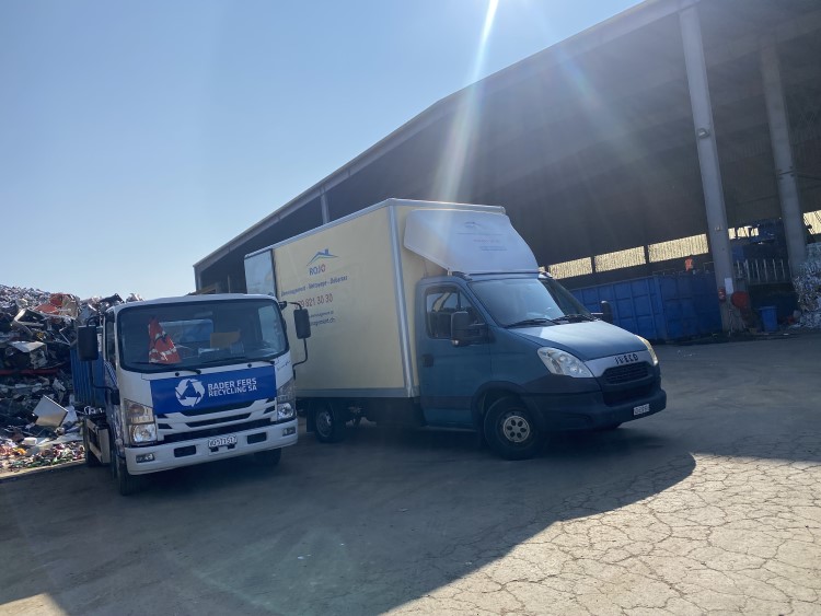 Camion ROJ déménagement à la déchèterie
